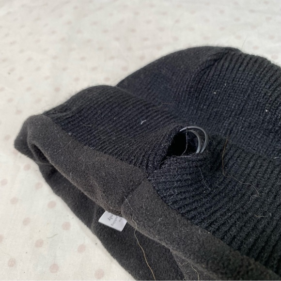 Beanie Bluetooth Speaker Hat - Picture 5 of 6